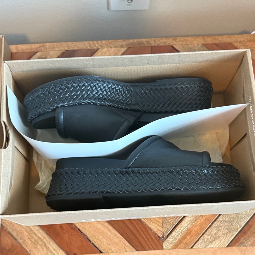 Dolce Vita Black flatform sandals